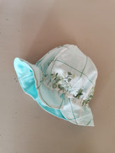 Indlæs billede til gallerivisning Sommerhat, håndbroderet, str. 6-12 mdr