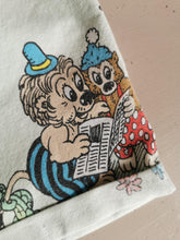 Indlæs billede til gallerivisning Harlekin Shorts - retro Rasmus Klump, str. 92