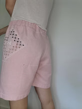 Indlæs billede til gallerivisning Shorts, Lyserød med hardangerbroderi, str. L/XL