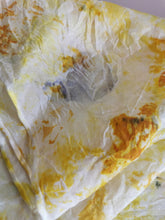 Indlæs billede til gallerivisning Plantefarvet silketørklæde gule nuancer