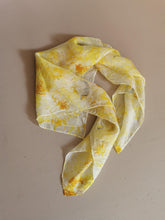 Indlæs billede til gallerivisning Plantefarvet silketørklæde gule nuancer