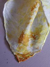 Indlæs billede til gallerivisning Plantefarvet silketørklæde gule nuancer