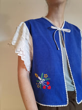Indlæs billede til gallerivisning Julebluse - blå/hvid med broderede lys, Str. M