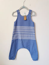 Indlæs billede til gallerivisning Buksedragt, lyseblå vævet str. 86