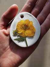 Indlæs billede til gallerivisning WORKSHOP - PÅSKEPYNT AF PRESSEDE BLOMSTER