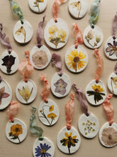 Indlæs billede til gallerivisning Påskeæg - presset blomst #6