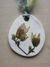 Indlæs billede til gallerivisning Påskeæg - presset blomst #11