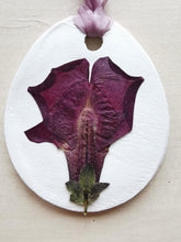 Indlæs billede til gallerivisning Påskeæg - presset blomst #16