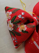 Indlæs billede til gallerivisning Sløjfe - rød - nisse med juleroser