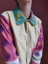 Indlæs billede til gallerivisning Patchwork skjorte - pastelbroderier med svampe