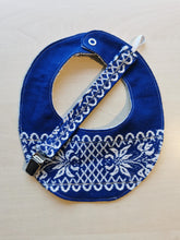 Indlæs billede til gallerivisning Savlesmæk - blå med hvide vævninger (obs: lille plet)