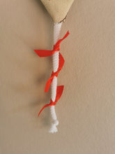 Indlæs billede til gallerivisning Drageophæng med lavendelfyld, håndbroderet og Liberty, rød