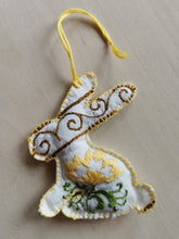 Indlæs billede til gallerivisning Påskehare #1 - Gyldne blomster