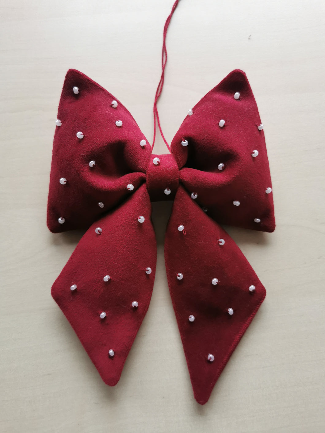 Sløjfe - julerødt velour med perler