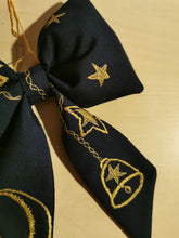 Indlæs billede til gallerivisning Sløjfe - midnatsblå med guldbroderi #2
