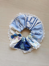 Indlæs billede til gallerivisning Scrunchie - blå  patchwork
