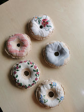 Indlæs billede til gallerivisning Donut #2 - Lyseblå glasur
