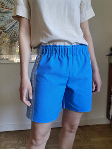 Shorts, blå vævet retrostof, str. M