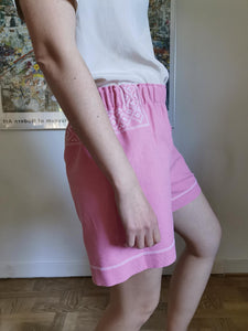 Shorts, lyserøde med broderi - str. L