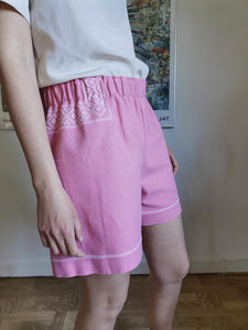 Shorts, lyserøde med broderi - str. L