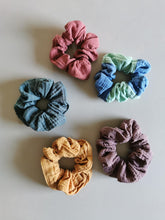 Indlæs billede til gallerivisning Scrunchie, musselin petroleumsgrøn
