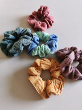 Indlæs billede til gallerivisning Scrunchie, musselin petroleumsgrøn
