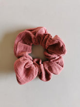 Indlæs billede til gallerivisning Scrunchie, støvet rosa musselin

