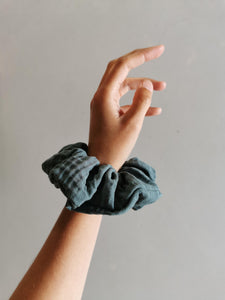 Scrunchie, musselin petroleumsgrøn