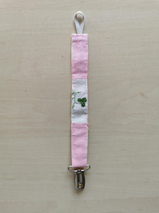Suttesnor broderet lyserødt patchwork