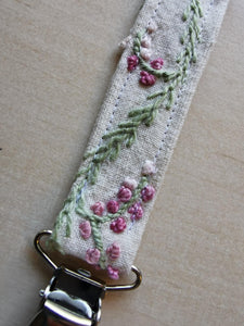 Suttesnor håndbroderede pastelblomster  og grene