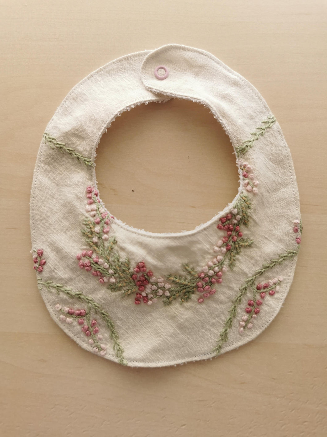Savlesmæk - Broderet pastelblomster og grene