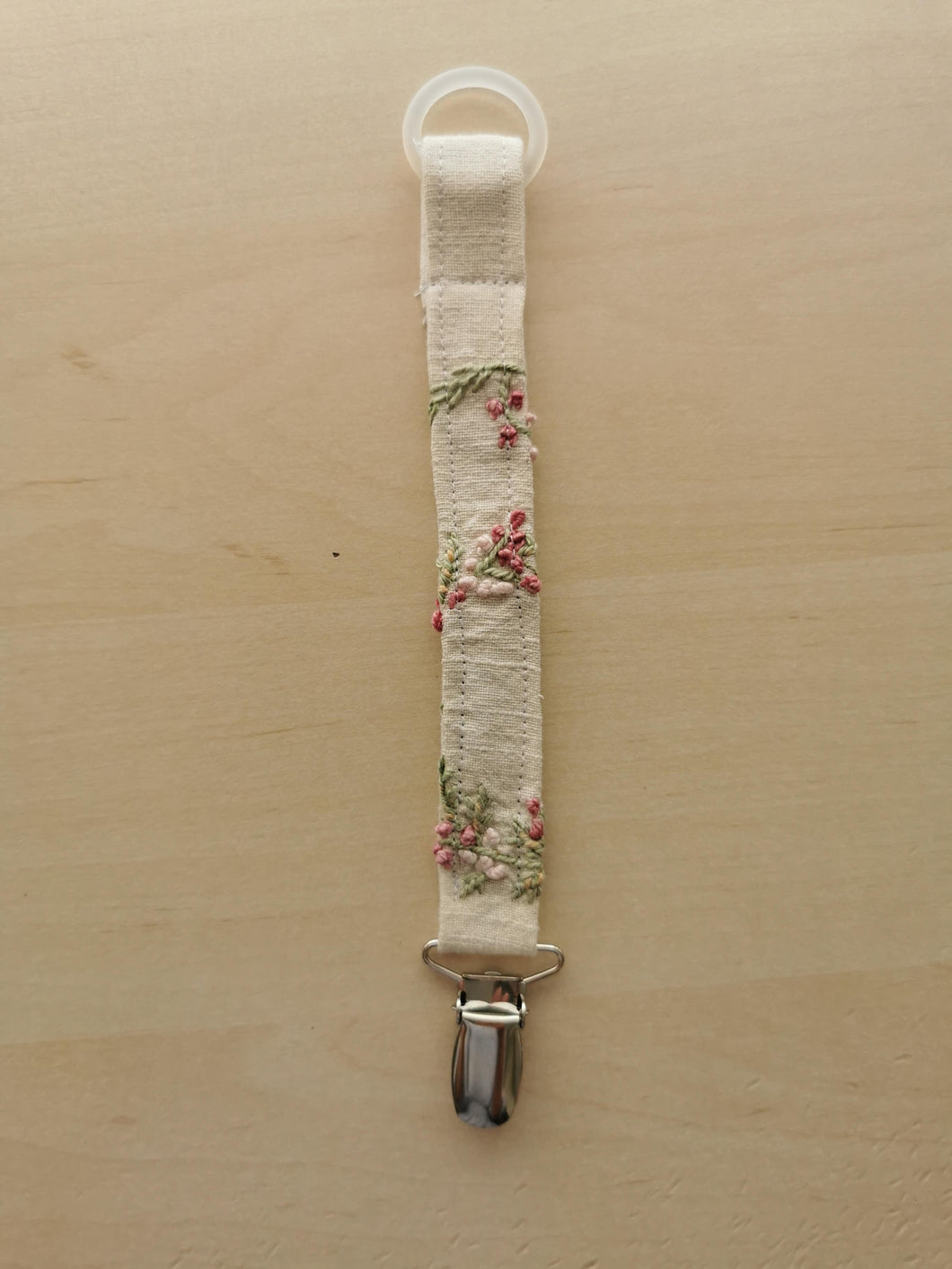 Suttesnor håndbroderede pastelblomster  og grene
