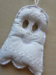 Spøgelse - hvid broderie anglaise