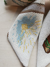 Indlæs billede til gallerivisning Sløjfe - hvid- blomster og kirke
