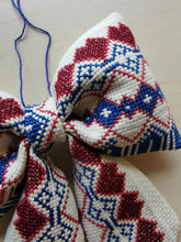 Indlæs billede til gallerivisning Sløjfe -Blåt og rødt mønster
