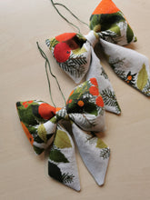 Indlæs billede til gallerivisning Sløjfe - broderet gran og appelsiner
