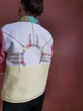 Indlæs billede til gallerivisning Patchwork skjorte - pastelbroderier med svampe
