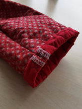 Indlæs billede til gallerivisning Bukser, quiltede røde med blå lomme str. 98-104
