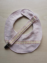 Indlæs billede til gallerivisning suttesnor - rosa med gul vævning
