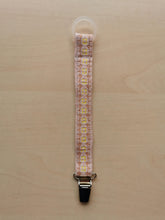 Indlæs billede til gallerivisning suttesnor - rosa med gul vævning
