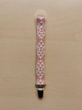 Indlæs billede til gallerivisning suttesnor - rosa med hvid vævning
