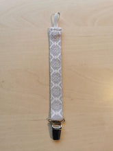 Indlæs billede til gallerivisning suttesnor - grå med hvid vævning
