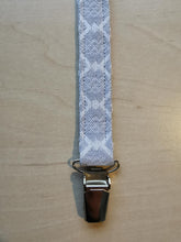 Indlæs billede til gallerivisning suttesnor - grå med hvid vævning
