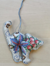 Indlæs billede til gallerivisning Fastelavnskat - farverige broderier
