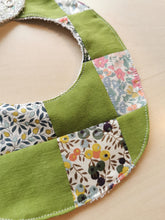 Indlæs billede til gallerivisning Savlesmæk -Liberty patchwork - grøn
