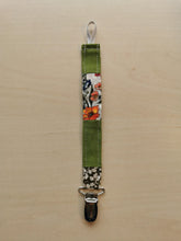 Indlæs billede til gallerivisning suttesnor - Liberty patchwork - grøn
