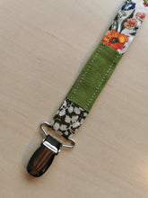 Indlæs billede til gallerivisning suttesnor - Liberty patchwork - grøn
