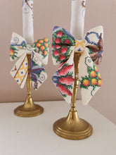 Indlæs billede til gallerivisning Små sløjfer - farverigt broderi - sæt af 2
