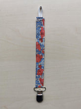 Indlæs billede til gallerivisning suttesnor - Liberty - blå med røde valmuer
