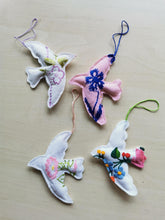 Indlæs billede til gallerivisning Fredsdue #2 rosa blomster
